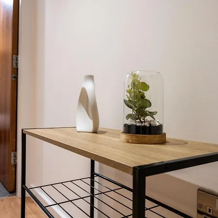 Apartment Stylish 2 Bedroom With Balcony *