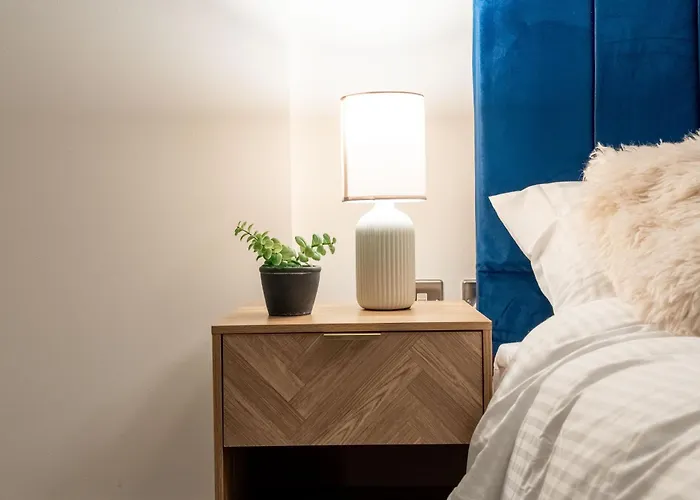 Apartman Stylish 2 Bedroom With Balcony *