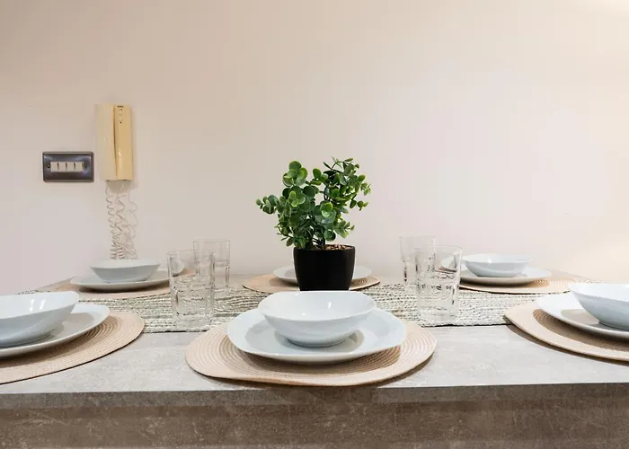 Stylish 2 Bedroom With Balcony Apartman