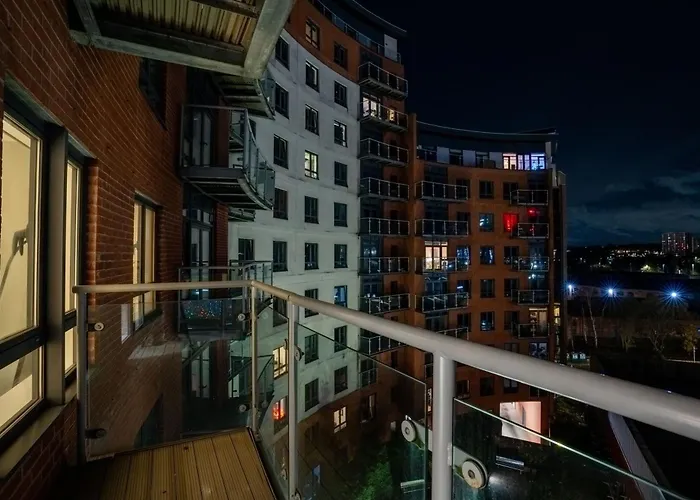 Apartman Stylish 2 Bedroom With Balcony *