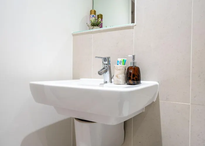 Stylish 2 Bedroom With Balcony Apartment