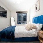 Stylish 2 Bedroom With Balcony