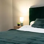 Stylish 2 Bedroom With Balcony Apartment