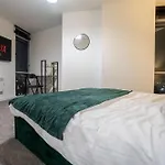 Stylish 2 Bedroom With Balcony * Leeds (West Yorkshire)