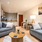 Stylish 2 Bedroom With Balcony Leeds (West Yorkshire)