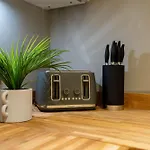 Stylish 2 Bedroom With Balcony