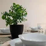 Stylish 2 Bedroom With Balcony Apartment *