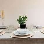 Stylish 2 Bedroom With Balcony Apartment