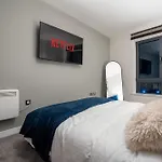 Stylish 2 Bedroom With Balcony Leeds (West Yorkshire)