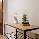 Apartment Stylish 2 Bedroom With Balcony *