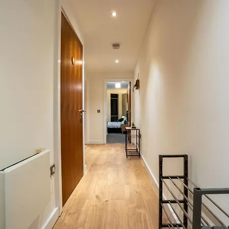 Apartmán Stylish 2 Bedroom With Balcony *