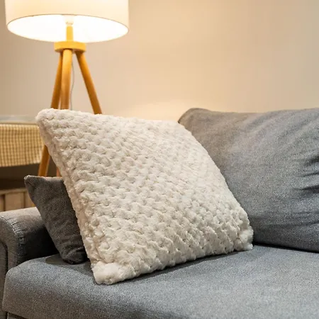 Апартаменти Stylish 2 Bedroom With Balcony Лідс