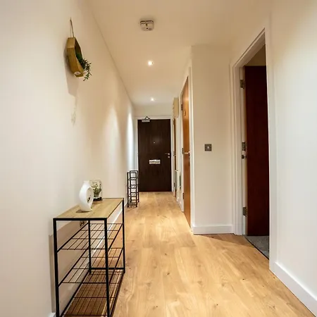 Stylish 2 Bedroom With Balcony Leeds (West Yorkshire)