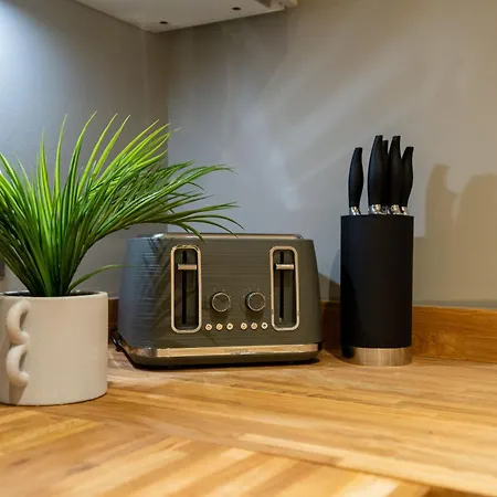 Stylish 2 Bedroom With Balcony