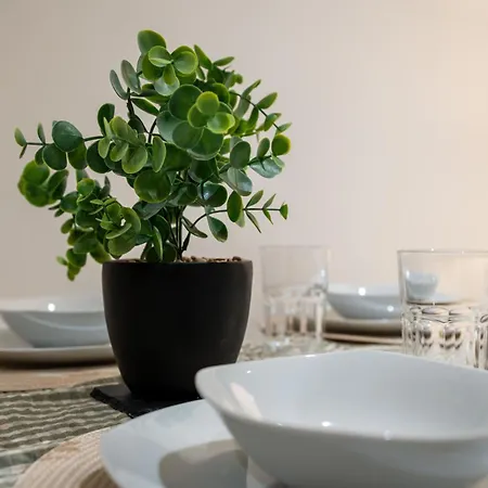 Stylish 2 Bedroom With Balcony Appartement *