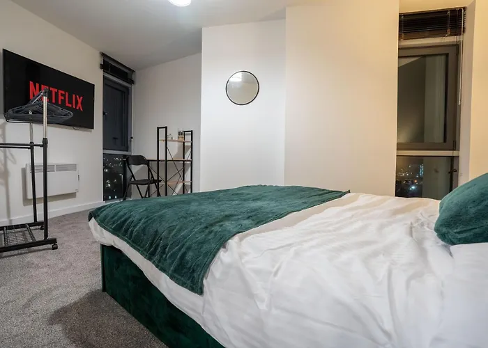 Stylish 2 Bedroom With Balcony * リーズ