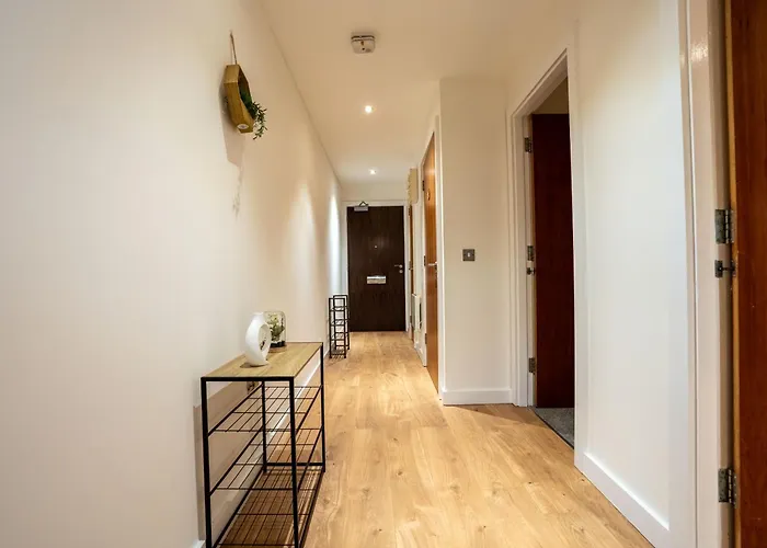 Stylish 2 Bedroom With Balcony Лідс