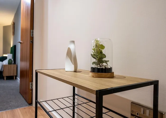 公寓 Stylish 2 Bedroom With Balcony *