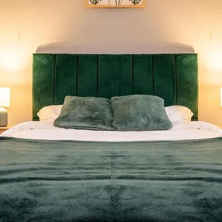 Stylish 2 Bedroom With Balcony *