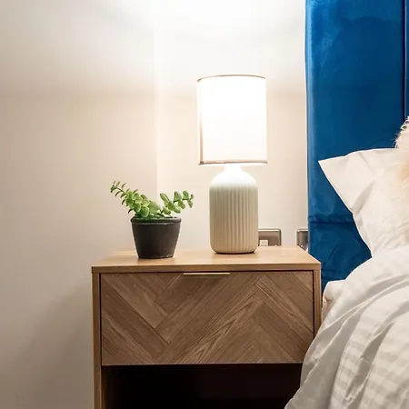 アパート Stylish 2 Bedroom With Balcony *