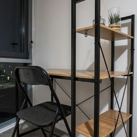 Stylish 2 Bedroom With Balcony アパート