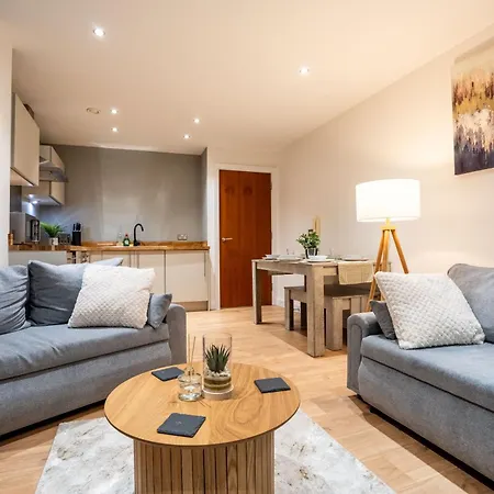 Stylish 2 Bedroom With Balcony リーズ